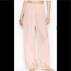 ❗️SOLD❗️Victoria Secret lightweight silky lace